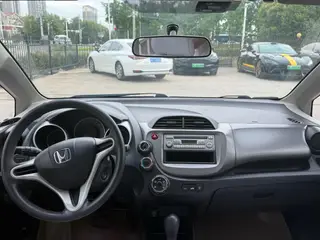 Honda Fit 2011 1.3L Version confort automatique intérieur photo 8 Honda Fit 2011 1.3L Version confort automatique intérieur photo 8