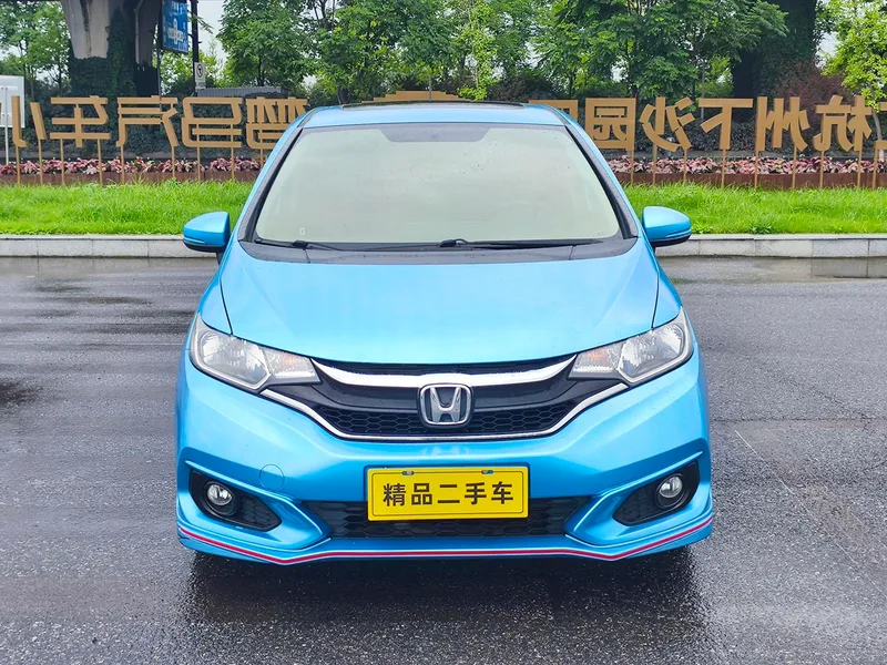 Honda Fit 2018 1.5L CVT Corriendo Edición exterior foto 2 Honda Fit 2018 1.5L CVT Corriendo Edición exterior foto 2