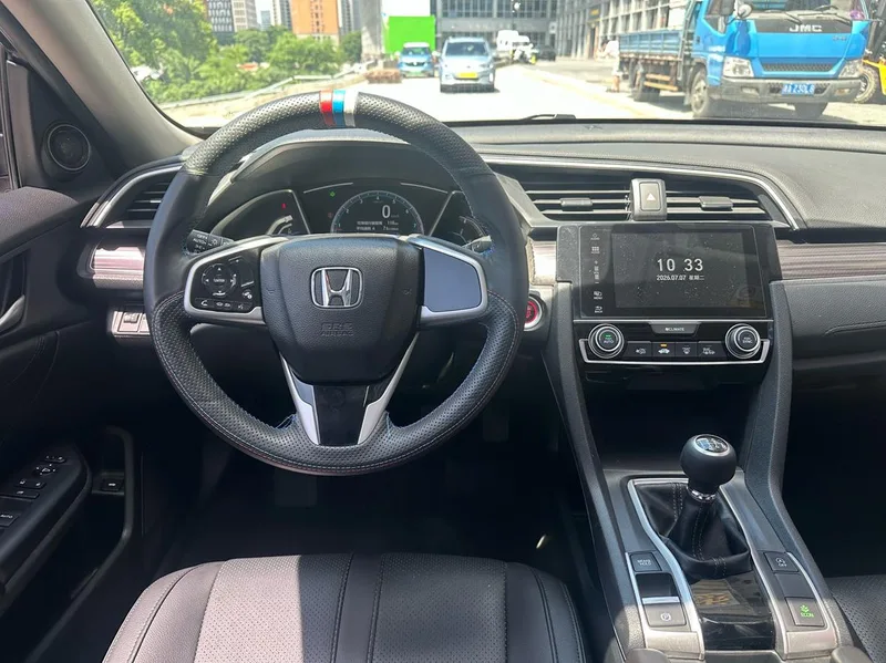 Honda Civic 2019 220TURBO Manual force control version Country VI interior photo 14 Honda Civic 2019 220TURBO Manual force control version Country VI interior photo 14