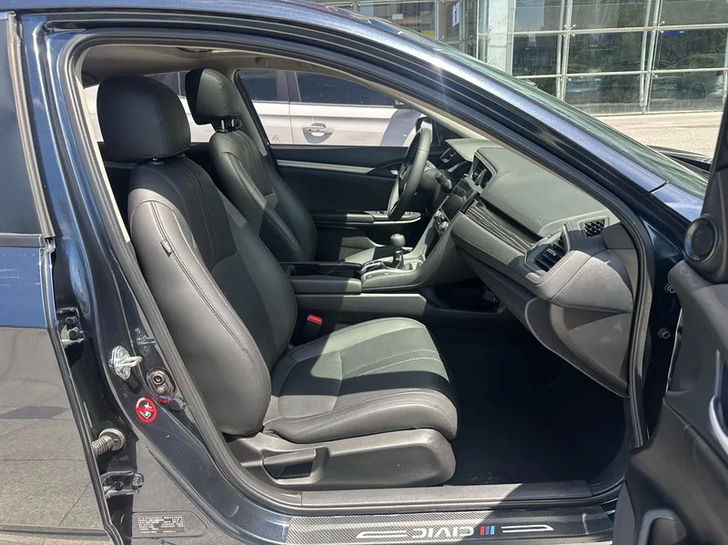 Honda Civic 2019 220TURBO Manual force control version Country VI interior photo 19 Honda Civic 2019 220TURBO Manual force control version Country VI interior photo 19