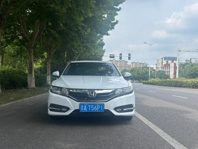 Honda Spirior 2015 2.0L Premium Edition exterior photo 2 Honda Spirior 2015 2.0L Premium Edition exterior photo 2