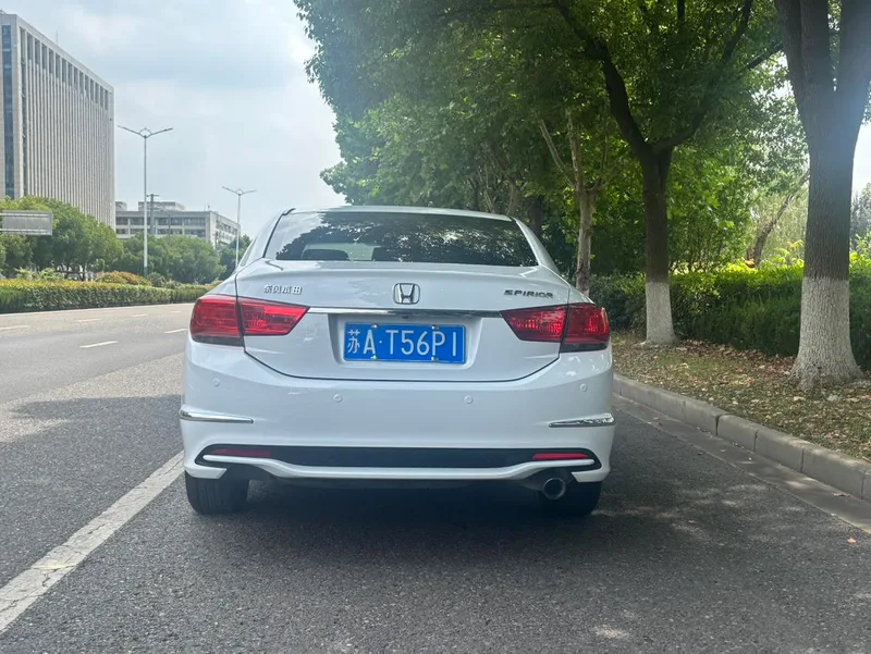 Honda Spirior 2015 2.0L Premium Edition exterior photo 5 Honda Spirior 2015 2.0L Premium Edition exterior photo 5