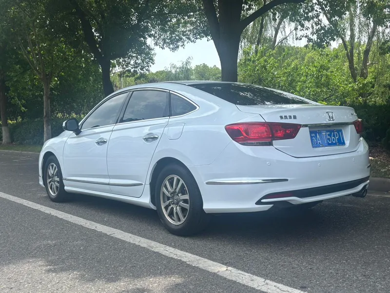 Honda Spirior 2015 2.0L Premium Edition interior photo 6 Honda Spirior 2015 2.0L Premium Edition interior photo 6