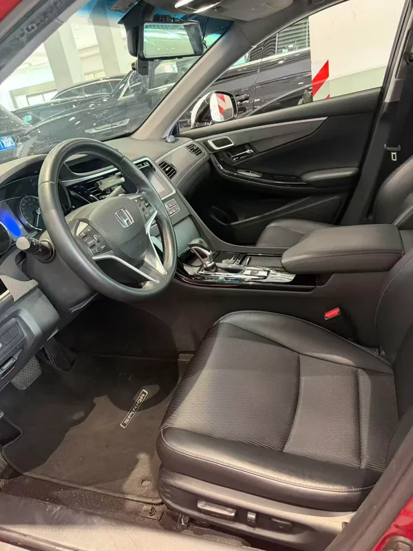 Honda Spirior 2015 2.0L Premium Edition interior photo 7 Honda Spirior 2015 2.0L Premium Edition interior photo 7