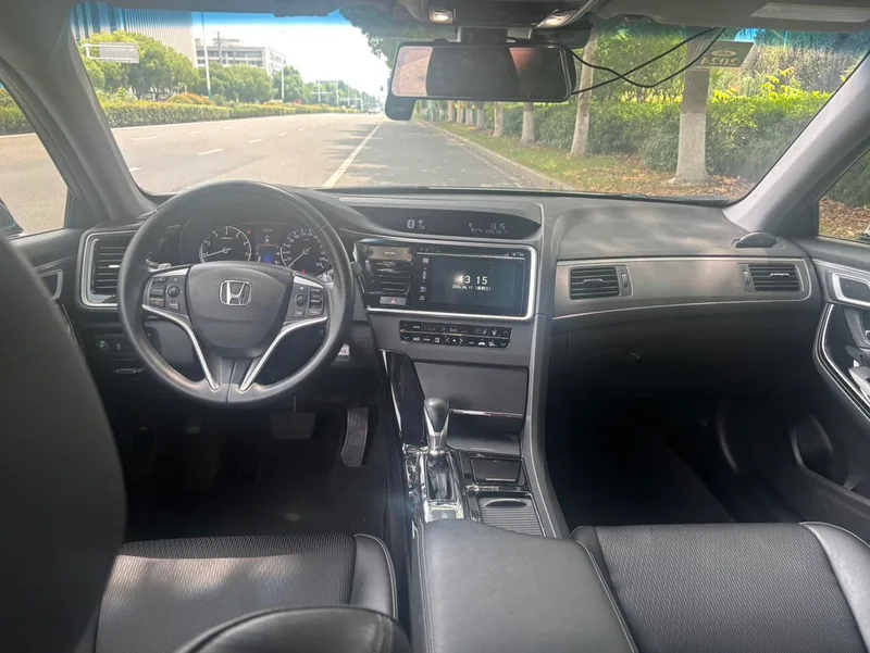 Honda Spirior 2015 2.0L Premium Edition interior photo 10 Honda Spirior 2015 2.0L Premium Edition interior photo 10