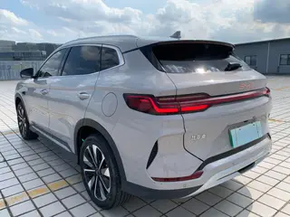 BYD Song PLUS 2025 Version de conduite intelligente 520KM Finition premium extérieur photo 2 BYD Song PLUS 2025 Version de conduite intelligente 520KM Finition premium extérieur photo 2