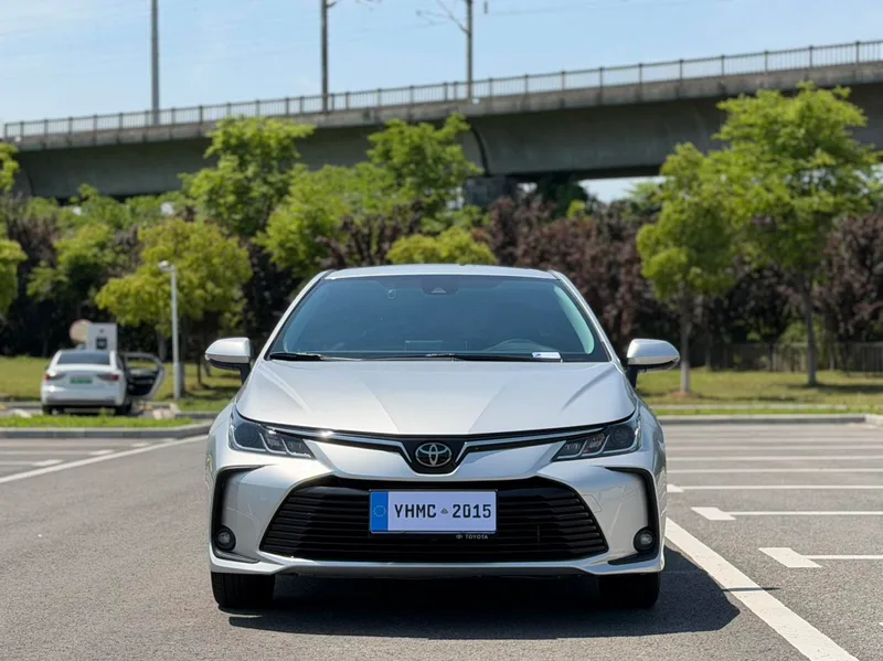 Toyota Corolla 2021 1.2T S-CVT Version de luxe extérieur photo 2 Toyota Corolla 2021 1.2T S-CVT Version de luxe extérieur photo 2