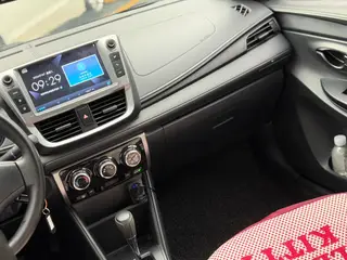 Toyota Yaris L 2016 Reforma 1.5E CVT Versión encantadora exterior foto 5 Toyota Yaris L 2016 Reforma 1.5E CVT Versión encantadora exterior foto 5