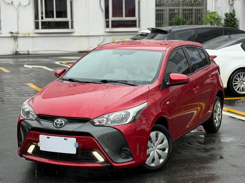 Toyota Yaris L 2016 Reforma 1.5E CVT Versión encantadora interior foto 7 Toyota Yaris L 2016 Reforma 1.5E CVT Versión encantadora interior foto 7
