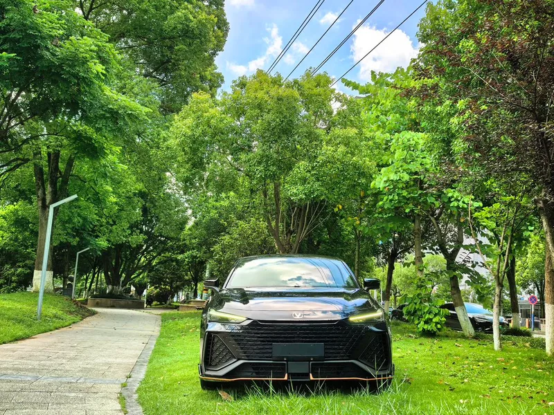 Changan UNI-V 2024 2.0T High-energy version exterior photo 2