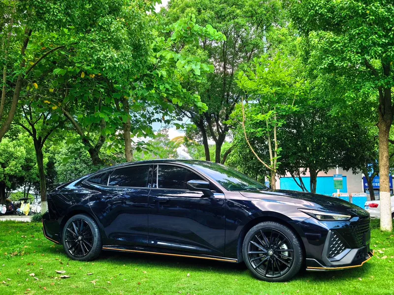 Changan UNI-V 2024 2.0T High-energy version exterior photo 3