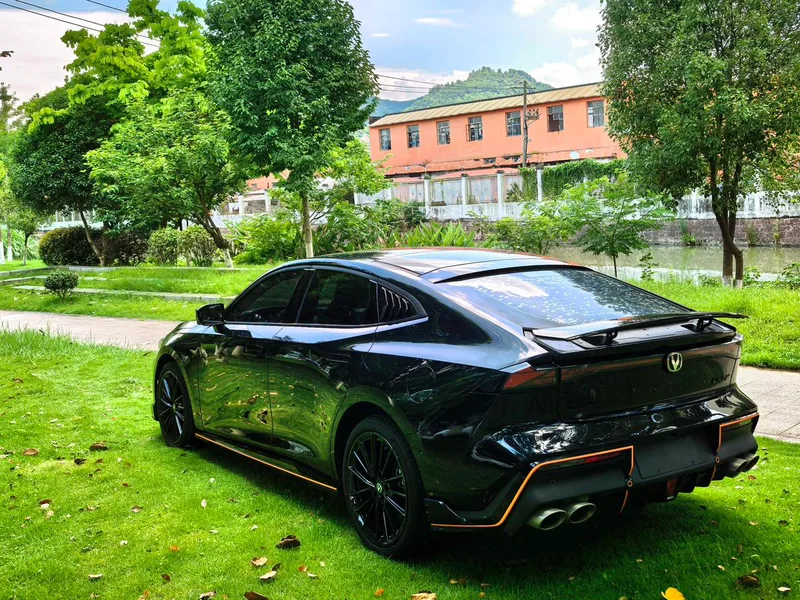 Changan UNI-V 2024 2.0T High-energy version exterior photo 5