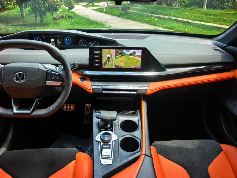 Changan UNI-V 2024 2.0T High-energy version interior photo 11