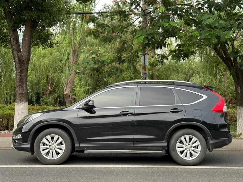 Honda CR-V 2015 2.0L Two-Drive Fashion Edition exterior photo 2 Honda CR-V 2015 2.0L Two-Drive Fashion Edition exterior photo 2