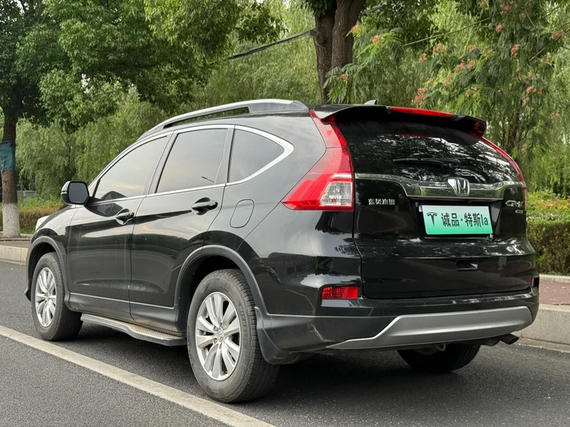 Honda CR-V 2015 2.0L Two-Drive Fashion Edition exterior photo 3 Honda CR-V 2015 2.0L Two-Drive Fashion Edition exterior photo 3