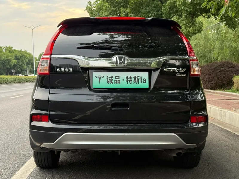 Honda CR-V 2015 2.0L Two-Drive Fashion Edition exterior photo 4 Honda CR-V 2015 2.0L Two-Drive Fashion Edition exterior photo 4