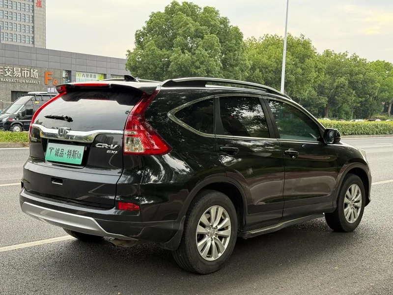 Honda CR-V 2015 2.0L Two-Drive Fashion Edition exterior photo 5 Honda CR-V 2015 2.0L Two-Drive Fashion Edition exterior photo 5