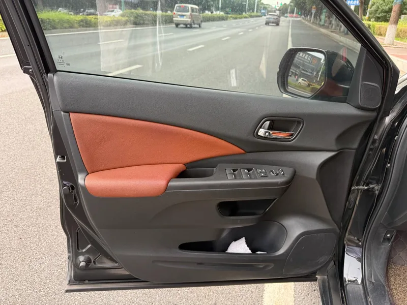 Honda CR-V 2015 2.0L Two-Drive Fashion Edition exterior photo 9 Honda CR-V 2015 2.0L Two-Drive Fashion Edition exterior photo 9