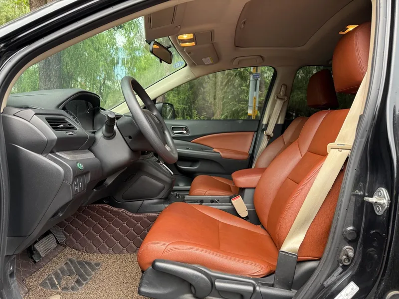 Honda CR-V 2015 2.0L Two-Drive Fashion Edition interior photo 11 Honda CR-V 2015 2.0L Two-Drive Fashion Edition interior photo 11