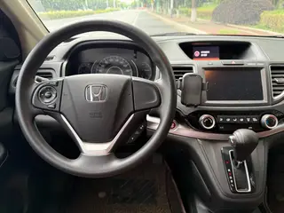 Honda CR-V 2015 2.0L Two-Drive Fashion Edition interior photo 13 Honda CR-V 2015 2.0L Two-Drive Fashion Edition interior photo 13