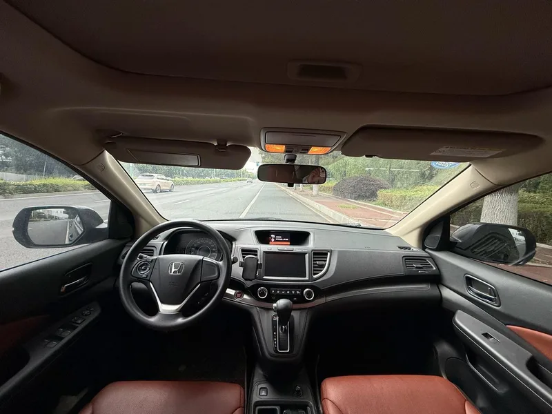 Honda CR-V 2015 2.0L Two-Drive Fashion Edition interior photo 15 Honda CR-V 2015 2.0L Two-Drive Fashion Edition interior photo 15