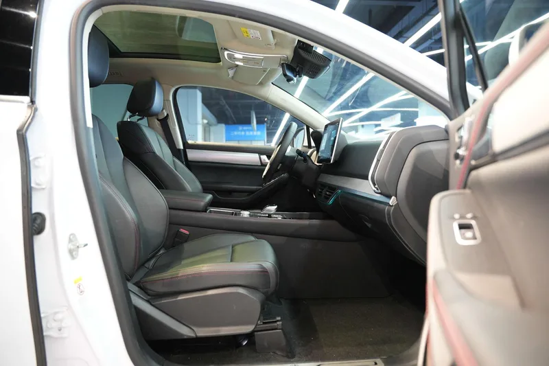 BYD Tang DM 2018 DM 2.0T Zhilian à quatre roues motrices à plein temps 7 Siège Pays V intérieur photo 20 BYD Tang DM 2018 DM 2.0T Zhilian à quatre roues motrices à plein temps 7 Siège Pays V intérieur photo 20
