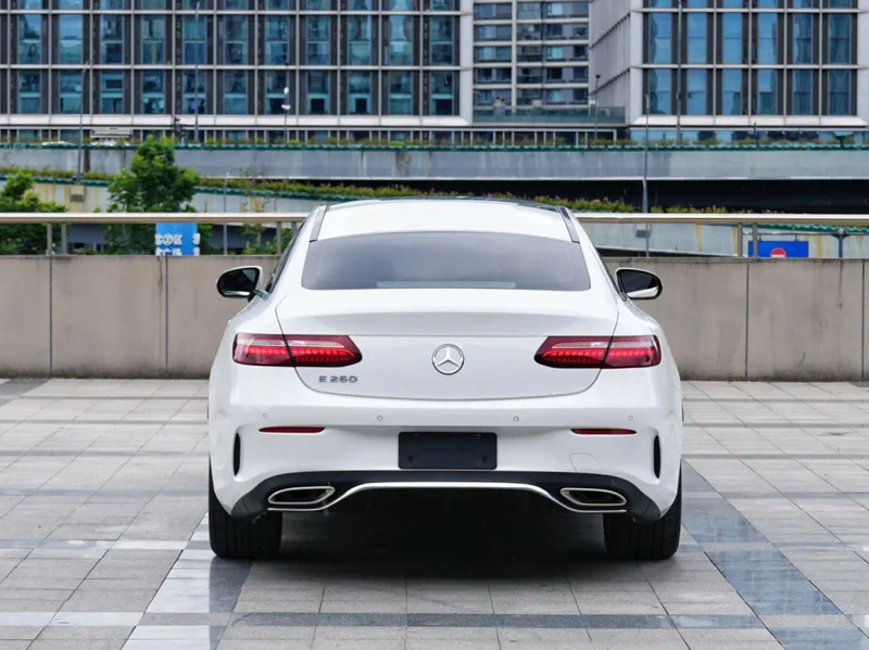 Mercedes-Benz E-Class (Imported) 2023 E 260 Coupé extérieur photo 5 Mercedes-Benz E-Class (Imported) 2023 E 260 Coupé extérieur photo 5