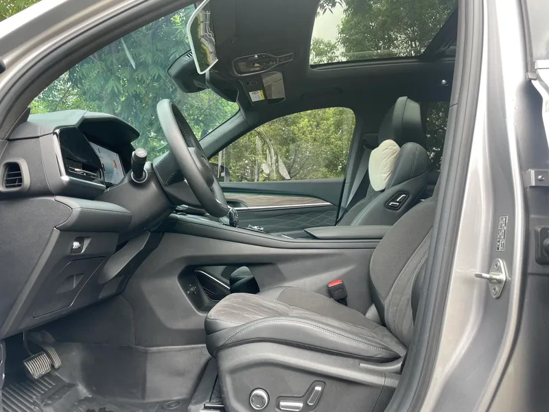 Geely Monjaro 2025 2.0TD Gaogong automatique à deux roues motrices Dongfang Yao remporte la version étoile extérieur photo 4