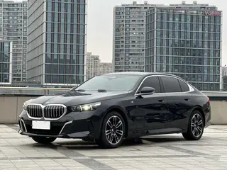 BMW 5 Series 2024 525Li M Ensemble de sport
