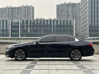 BMW 5 Series 2024 525Li M Ensemble de sport extérieur photo 7
