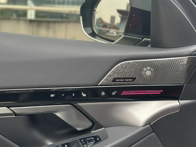 BMW 5 Series 2024 525Li M Ensemble de sport intérieur photo 14