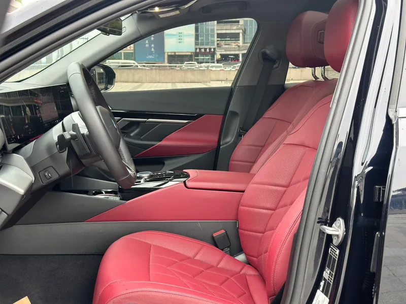 BMW 5 Series 2024 525Li M Ensemble de sport intérieur photo 16