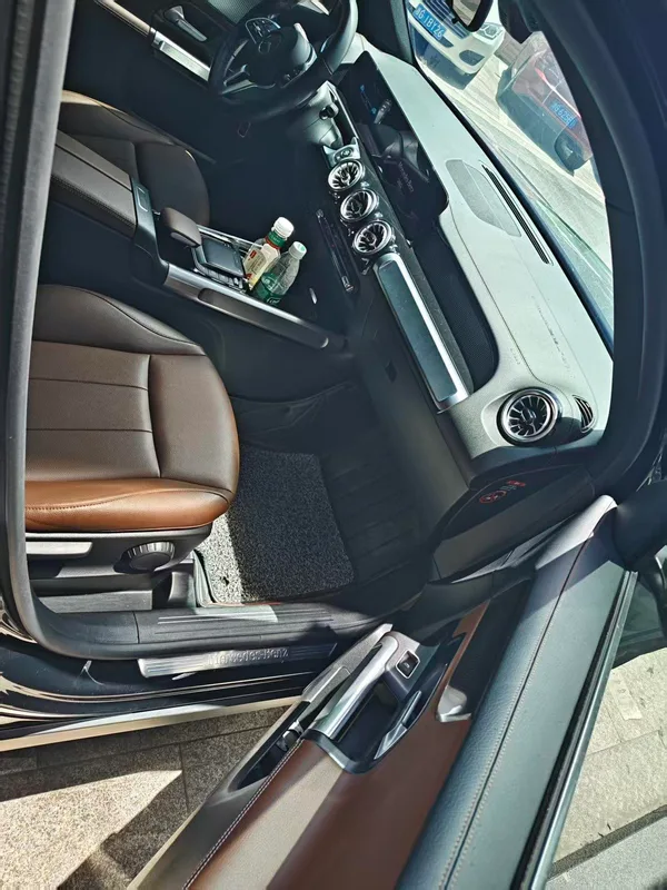 Mercedes-Benz GLB 2022 GLB 220 Type dynamique extérieur photo 4 Mercedes-Benz GLB 2022 GLB 220 Type dynamique extérieur photo 4