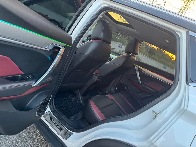 Geely Coolray 2021 240T DCT Diamond Edition interior photo 8 Geely Coolray 2021 240T DCT Diamond Edition interior photo 8
