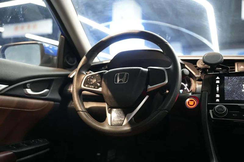 Honda Civic 2016 220TURBO CVT Luxury Edition interior photo 15 Honda Civic 2016 220TURBO CVT Luxury Edition interior photo 15