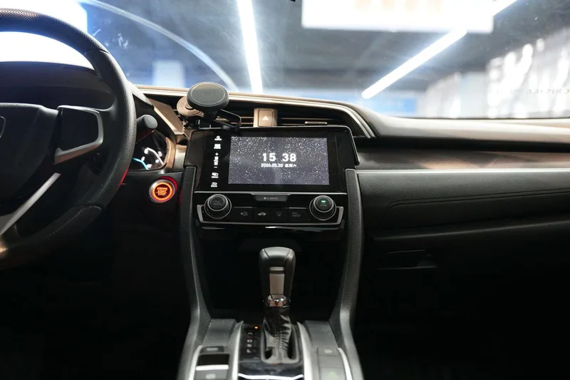 Honda Civic 2016 220TURBO CVT Luxury Edition interior photo 16 Honda Civic 2016 220TURBO CVT Luxury Edition interior photo 16