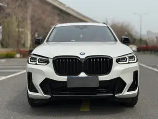 BMW X3 2023 xDrive30i Лидирующий M Ночной костюм экстерьер фото 2 BMW X3 2023 xDrive30i Лидирующий M Ночной костюм экстерьер фото 2