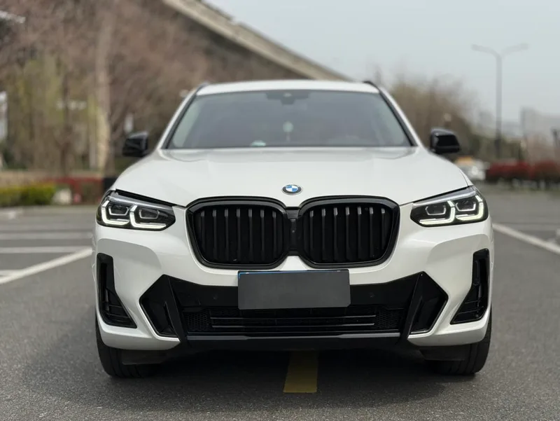 BMW X3 2023 xDrive30i Лидирующий M Ночной костюм экстерьер фото 2 BMW X3 2023 xDrive30i Лидирующий M Ночной костюм экстерьер фото 2