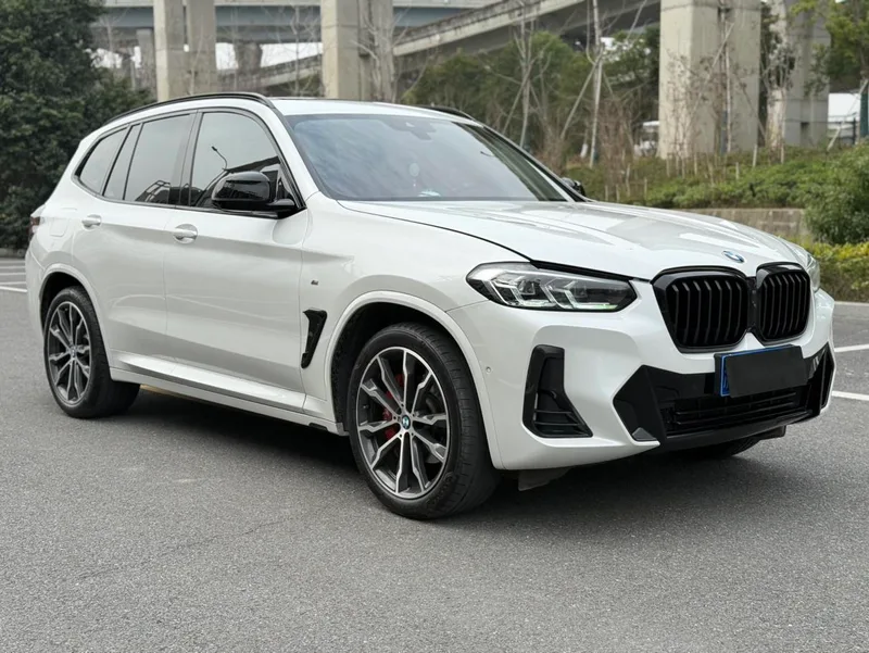 BMW X3 2023 xDrive30i Лидирующий M Ночной костюм экстерьер фото 3 BMW X3 2023 xDrive30i Лидирующий M Ночной костюм экстерьер фото 3