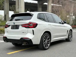 BMW X3 2023 xDrive30i Лидирующий M Ночной костюм экстерьер фото 4 BMW X3 2023 xDrive30i Лидирующий M Ночной костюм экстерьер фото 4