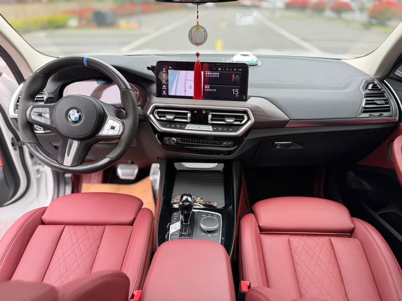 BMW X3 2023 xDrive30i Лидирующий M Ночной костюм интерьер фото 8 BMW X3 2023 xDrive30i Лидирующий M Ночной костюм интерьер фото 8