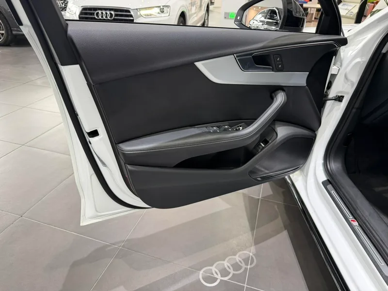 Audi A4L 2023 40 TFSI Роскошный динамичный тип интерьер фото 12 Audi A4L 2023 40 TFSI Роскошный динамичный тип интерьер фото 12