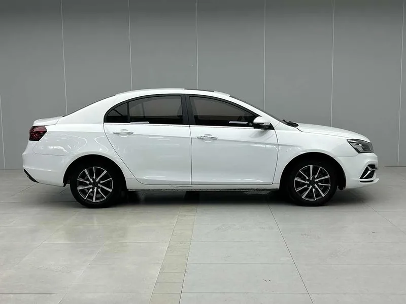 Geely Emgrand 2020 1.5L CVT Version supérieure extérieur photo 3 Geely Emgrand 2020 1.5L CVT Version supérieure extérieur photo 3