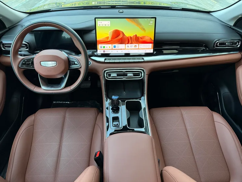Geely Emgrand 2026 5-е поколение 1.5T DCT Флагманский интерьер фото 9 Geely Emgrand 2026 5-е поколение 1.5T DCT Флагманский интерьер фото 9