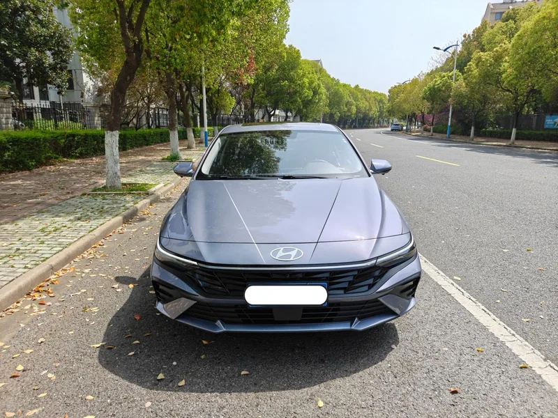 Hyundai Elantra 2023 1.5L CVT LUX Version de luxe extérieur photo 2 Hyundai Elantra 2023 1.5L CVT LUX Version de luxe extérieur photo 2