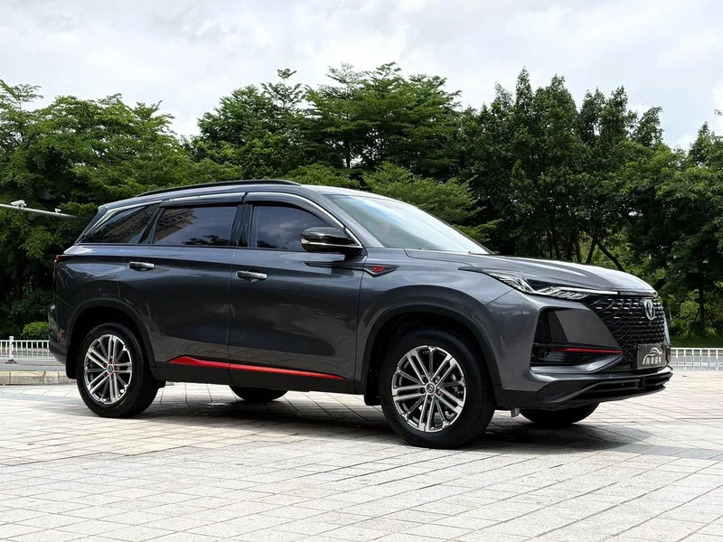 Changan CS75 PLUS 2021 1.5T Автоматический премиум-класса экстерьер фото 3 Changan CS75 PLUS 2021 1.5T Автоматический премиум-класса экстерьер фото 3