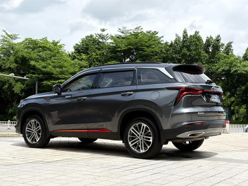 Changan CS75 PLUS 2021 1.5T Автоматический премиум-класса экстерьер фото 4 Changan CS75 PLUS 2021 1.5T Автоматический премиум-класса экстерьер фото 4