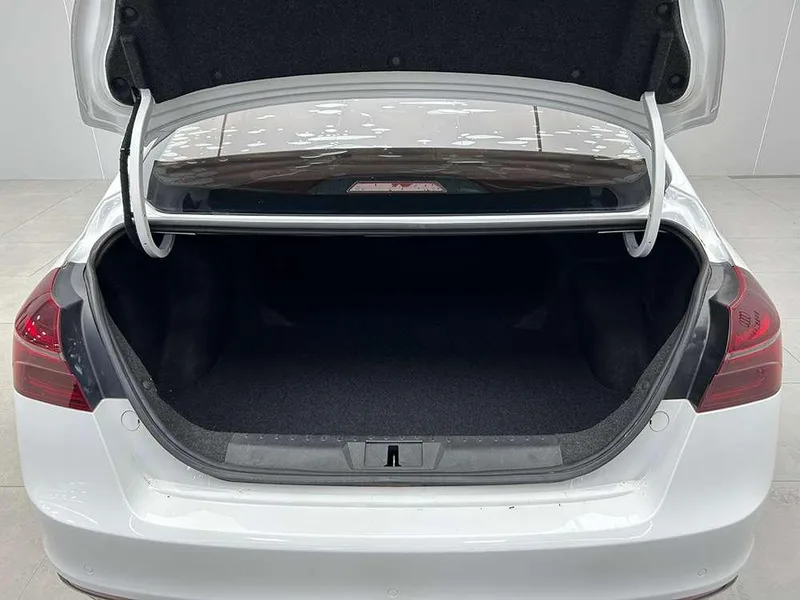 Geely Emgrand 2020 1.5L CVT Versión ascendente interior foto 6 Geely Emgrand 2020 1.5L CVT Versión ascendente interior foto 6