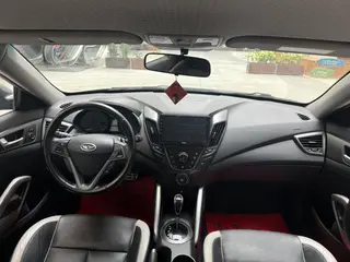 Hyundai Veloster 2015 1.6T Edición exclusiva automática interior foto 7 Hyundai Veloster 2015 1.6T Edición exclusiva automática interior foto 7