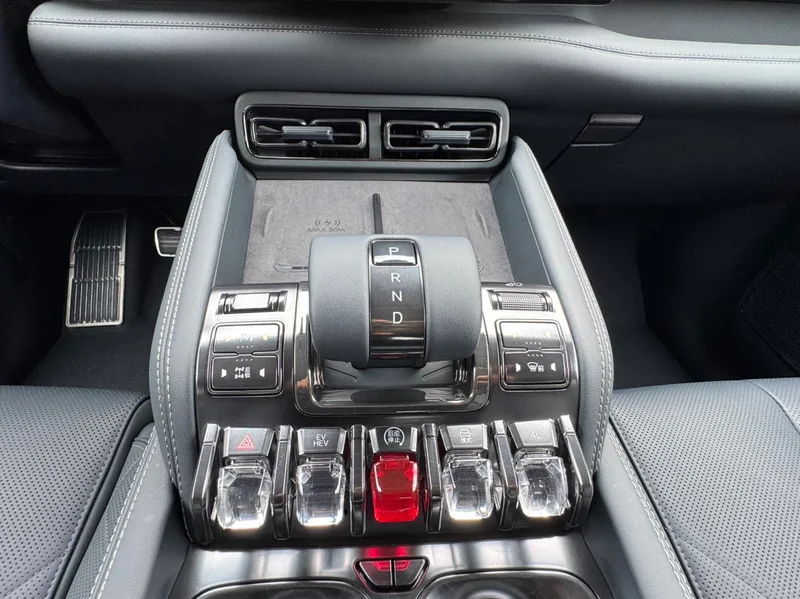 Fangchengbao Leopard 5 2025 125KM God Zhijia Ultra version interior photo 10
